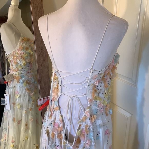 MAC DUGGAL
Beaded 3D Flower Cami Ruffled Hugh Low Lace Up Gown - Picture 13 of 15